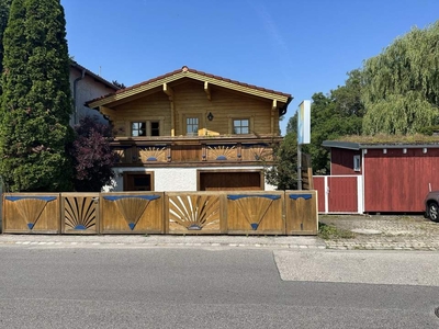 Holzhaus mit Wintergarten und ausgebautem Vollkeller auf Pachtgrund zu verkaufen