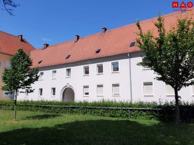 Kinderfreundliches Wohnen am grünen Stadtrand mit bester Infrastruktur! Sehr gut geschnittene und preiswerte Familienwohnung - frei per 01.03.2024