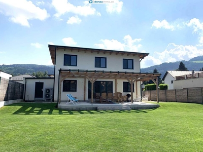 Modernes Einfamilienhaus mit Garten, Terrasse und Sauna