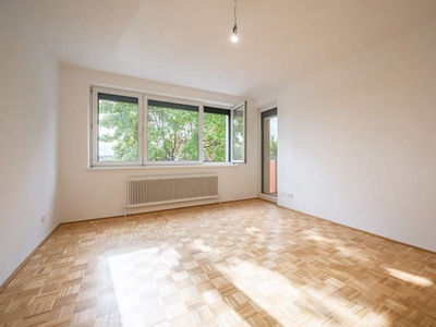 sanierte 3-Zimmer-Wohnung mit Loggia und Grünblick!