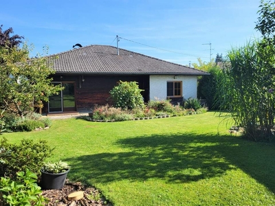 Sanierungsbedürftiger Bungalow mit großem Garten