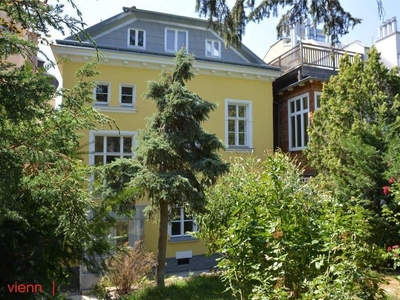 Schöne 4,5 Zimmer Altbau-Villenetage mit Gartennutzung und kleinem KFZ-Stellplatz