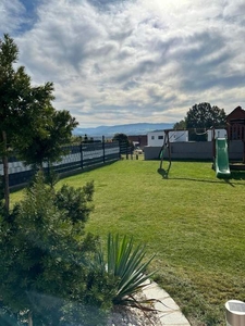 Schöne Doppelhaushälfte mit tollem Ausblick.