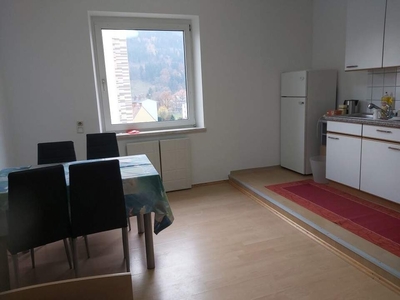 Teilmöblierte 2-Zimmer-Wohnung im 3. Obergeschoß in Bruck/Mur zu mieten !