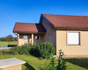 Traumhaus auch als 2 Wohneinheiten I absolute Ruhelage I Fußbodenheizung I niedrige Energiewerte I großzügiger Garten und überdachte Terrasse I Garage I barrierefrei