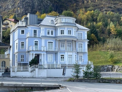 VILLA HISS: Dachgeschoßwohnung mit traumhaftem Bergblick