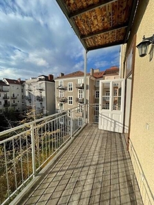 Wunderschöner Altbau mit großem Balkon