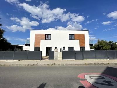 Ziegelmassivbauweise 5 Zimmer Doppelhaushälfte mit Garten, Terrasse und Balkon