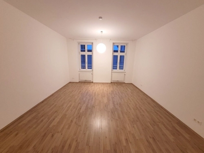 4 Zimmer Altbaucharme mit kleinem Balkon