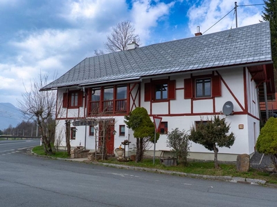 Kernsaniertes Haus in Emmersdorf mit 2 Wohneinheiten und großen Nebengebäuden, in sonniger Lage