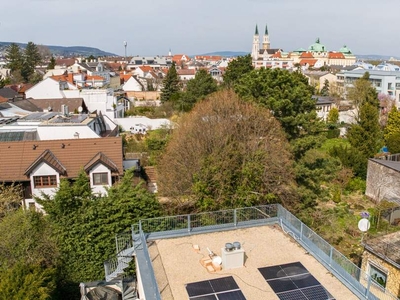 Moderne neuwertige Stadtvilla in zentraler Lage Klosterneuburg I Naturpool I Doppelgarage I Fernsicht + Blick Stift Klosterneuburg