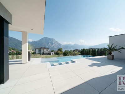 Luxuriöse, großräumige Villa mit herrlichem Traunsee und Bergblick, XXL-Terrasse, gr. Garage u. Pool