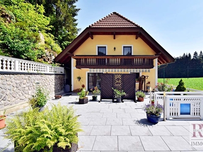 Schönes, großzügiges und sehr gepflegtes Einfamilienhaus mit XXL Terrasse, Garten und Garagen!