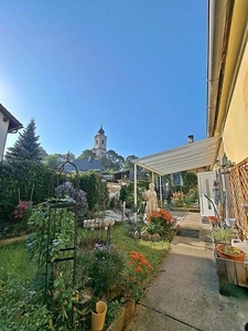 Altehrwürdiges Wohnhaus mit Holz-Nebengebäude auf gemütlichen Grund - nur 7 km von Mistelbach - in Kettlasbrunn