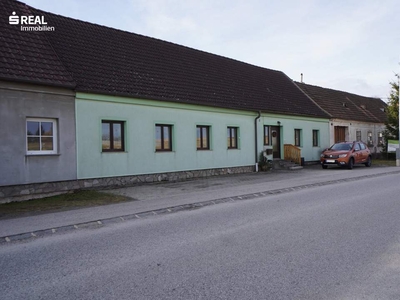 Idyllisches Landhaus mit umschlossenen Innenhof und großem Garten sowie tollen Nebengebäuden