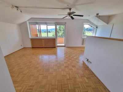 Schöne 4 Zimmer Wohnung mit Balkon und Garage