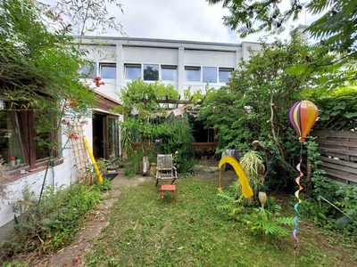 SÜDSTADT-sanierungsbedürftiges Reihenhaus- tolle Lage inkl. Garagenbox