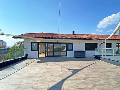 Mediterranes Flair beim Neusiedlersee: Dachterrassentraum mit Weinkeller