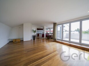 Penthouse über den Dächern von Salzburg in sonniger und grüner Ruhelage