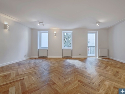 GENERALSANIERTER STIL-ALTBAU! Drei-Zimmer-Erstbezug mit BALKON nächst Hauptbahnhof