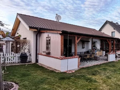 BUNGALOW FÜR GENIESSER - GARTEN MIT BEHEIZBAREM LIEGEPOOL