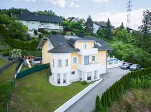 Großzügiges Domizil mit herrlicher Aussicht, ideal für große Familien