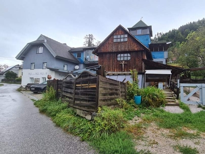 Bauernhausanteil mit Pferdeboxen bei Ledenitzen