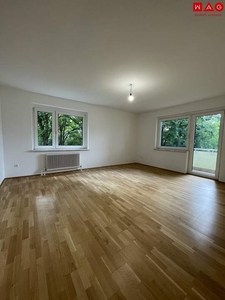 Für Sie frisch saniert! Große 2-Raum-Wohnung mit Loggia! Blick ins Grüne! Ab sofort!