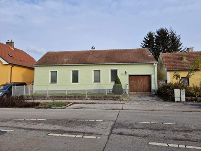 LANDHAUS MIT BAULANDRESERVE IN SEHR GUTER, RUHIGER UND BEGEHRTER WOHNLAGE MIT HERRLICHEM ALTBAUMBESTAND UND WEITBLICK IN DIE FELDER DER REGION