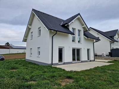 NEUES TRAUMHAUS IN MASSIVBAUWEISE AUF EIGENGRUND MITTEN IM GRÜNEN MIT HOHER LEBENSQUALITÄT UND GUTER INFRASTRUKTUR