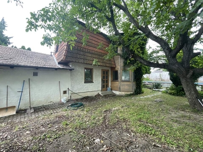 Romantisches Haus mit riesigem Pool mitten in Sollenau