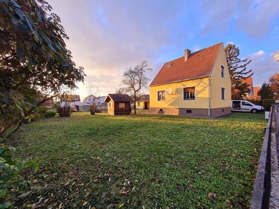 TOLLES MIETHAUS IN GUTER, ZENTRALER LAGE MIT GARAGE, HERRLICHEM GARTEN UND NEBENGEBÄUDE