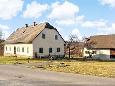 Wohnhaus & Nebengebäude auf rund 6.000 m² Bauland. - Wald und Freiland inkl. - Großes Potential.