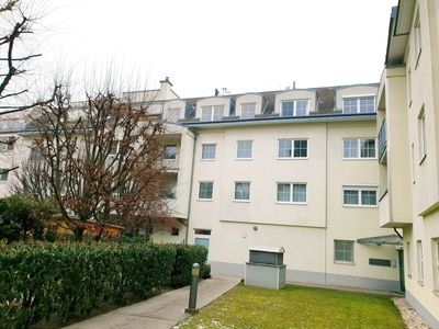 Neu sanierte Dachgeschoßwohnung mit Terrasse!!