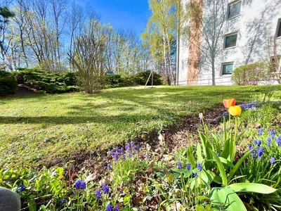 Sonnige Wohnung mit Loggia und Blick ins Grüne in ruhiger Lage