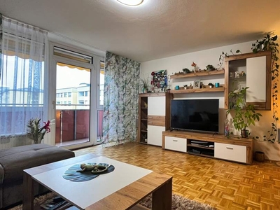 Traumhafte Wohnung in Salzburg mit Loggia und Bergblick