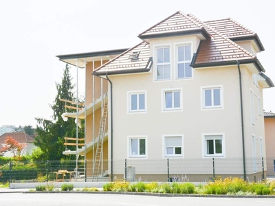 3-Zimmer Wohnung in der Nähe von Don Bosco - sehr zentral gelegen.