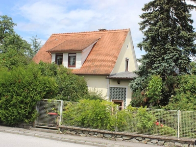 Großpetersdorf: Sanierungsbedürftiges Wohnhaus in zentraler Lage