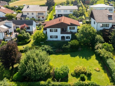 229 m2 WOHN-NUTZFLÄCHE – 990 m2 GRUNDSTÜCK – EXKLUSIVE RUHELAGE! Gepflegter Bungalow mit Garten und traumhaften Panoramablick in ruhiger/grüner Lage!