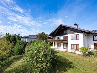 Großzügiges Einfamilienhaus nahe Wallersee mit weitläufigem Garten