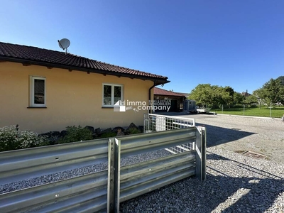 Luxuriöser Bungalow mit hochwertiger Ausstattung, Hohenems, zentrumsnah, sehr geräumige Dreier-Garage, viel Grundstücksfläche und Gartenanlage rund um das Haus, mit Terrasse, viele KFZ Außen-Stellplätze, Ruhelage / Sackgasse