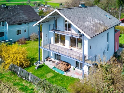 Viel Platz für Familien in Atterseenähe mit Blick auf das Höllengebirge und den Traunstein!