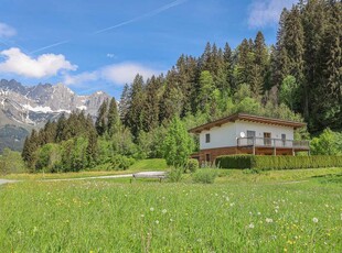 Modernes Mehrfamilienhaus in Alleinlage