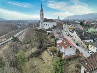 Traumhafter Fernblick weit über die Donauauen | Baugrund mit ca. 1.100m² & Altbestand in Zentrumsnähe | 6min. nach Wien