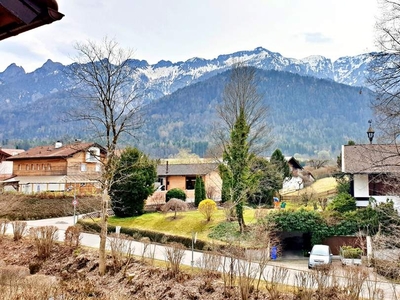 Helle, sehr ruhige Wohnung mit 2 Loggien, Garagenplatz und herrlichen Untersbergblick - zur Miete!