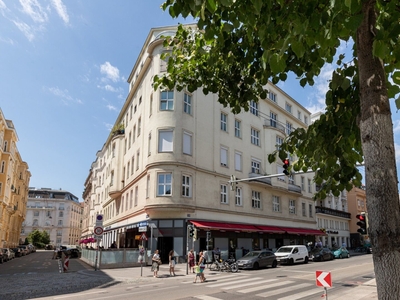 Sensationelle Gelegenheit! Traumhafter Altbau-Erstbezug beim Rochusmarkt!