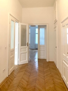 Servitenviertel: 117m2 Balkontraum im Altbau