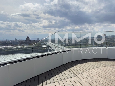 Sunny four-room apartment with 105 m² balcony and amazing amenities on the New Danube