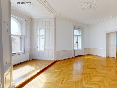 TOP LAGE NÄHE KARLSPLATZ | SEPARATE KÜCHE | 3-ZIMMER