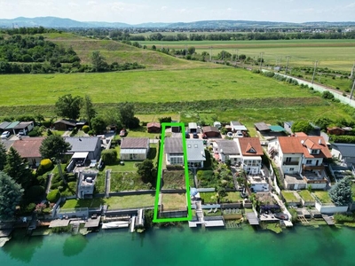 Rarität: Haus am See (333 m² Eigengrund) mit direktem Wasserzugang!